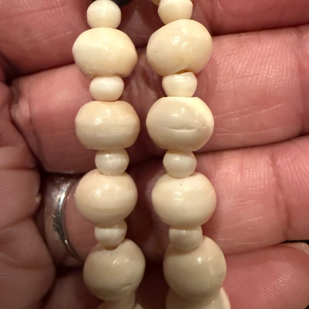 Black and Cream Beaded Necklace - Picture 6 of 11